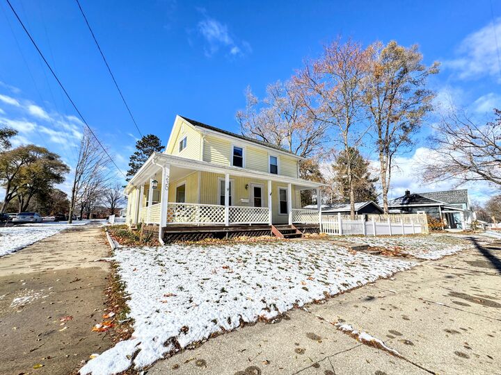 Property Photo: 230 Hutchinson Street MI 49307
