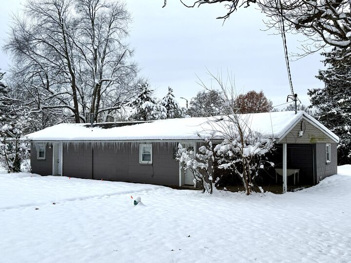 Property Photo:  1204 Leet Road  MI 49120 