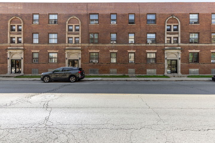 Property Photo:  953 E 61st Street 1E  IL 60637 