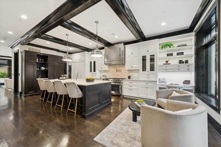 Property Photo: 457 W Deming Place IL 60614