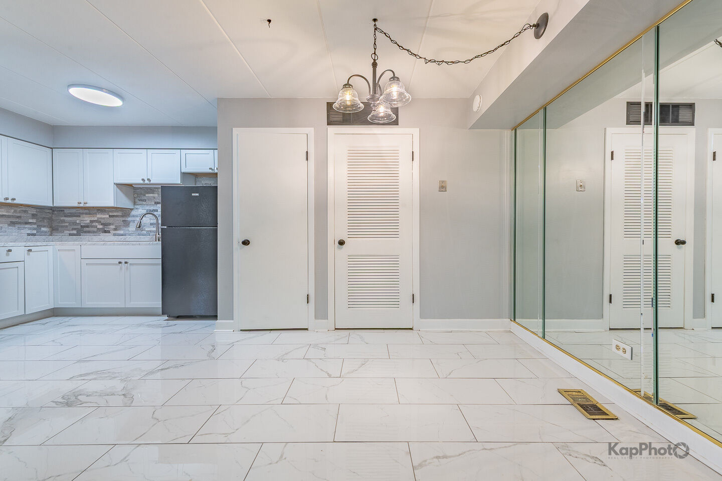 Property Photo:  669 Chappel Avenue 1A  IL 60409 