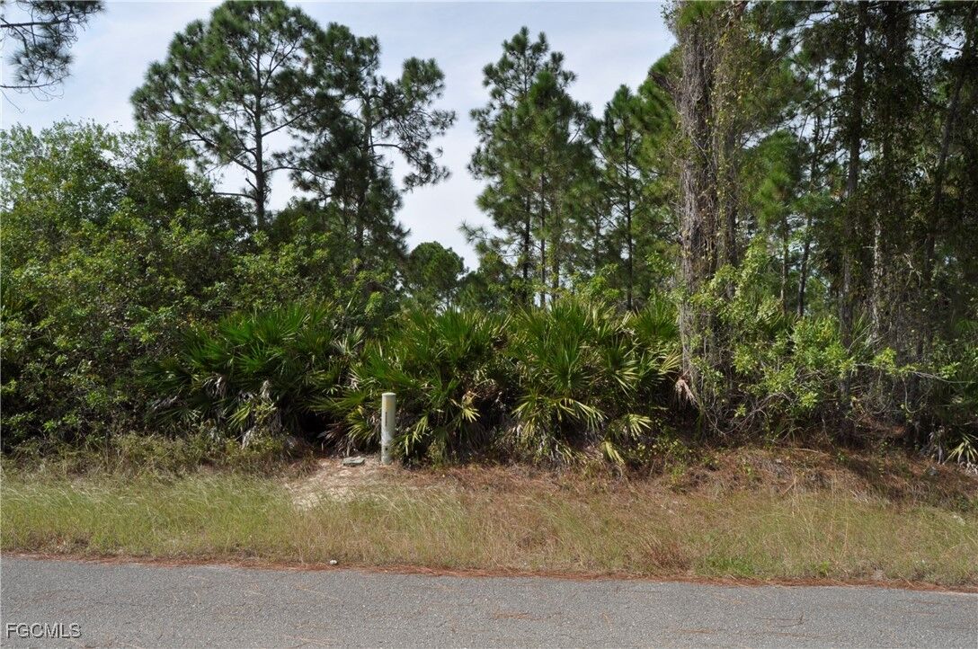 Property Photo: 1211 Acacia Avenue FL 33972