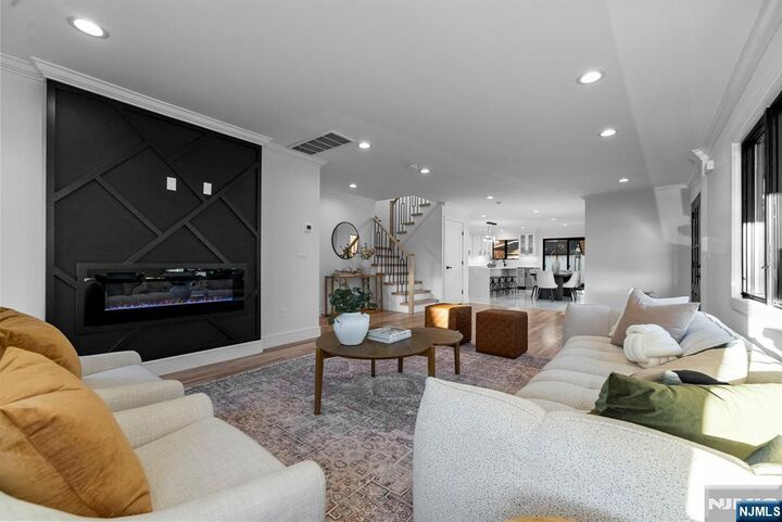 Property Photo:  4 Roosevelt Avenue  NJ 07512 