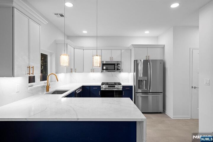 Property Photo: 410 Morris Place NJ 07203