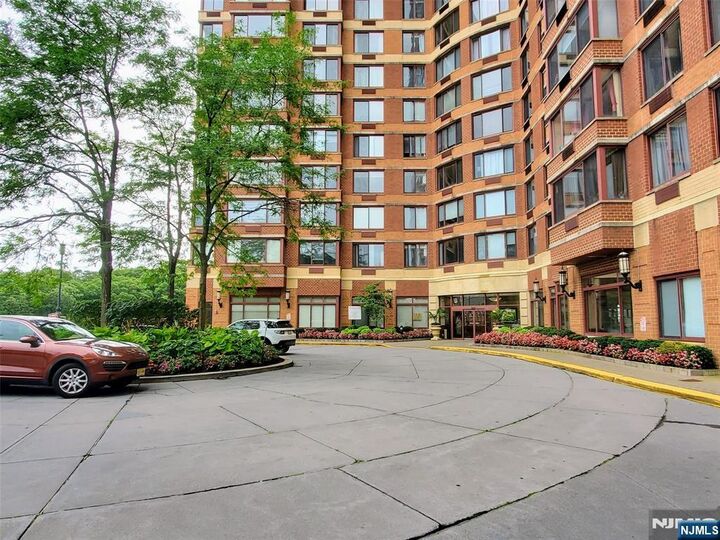 Property Photo:  100 Old Palisade Road 2312  NJ 07024 