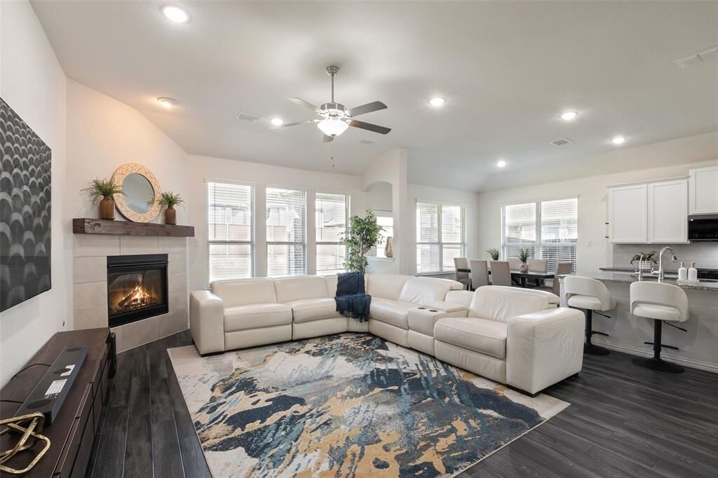 Property Photo: 1413 Lake Grove Drive TX 75068