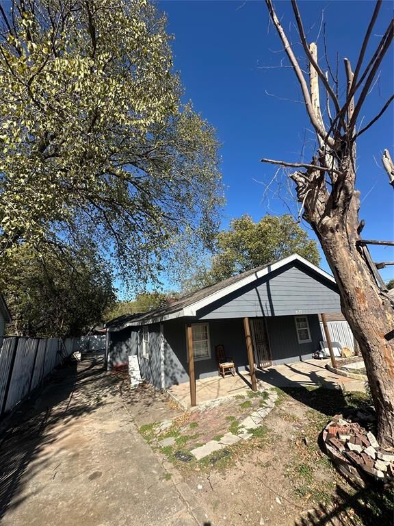 Property Photo:  1117 E Harvey Avenue  TX 76104 