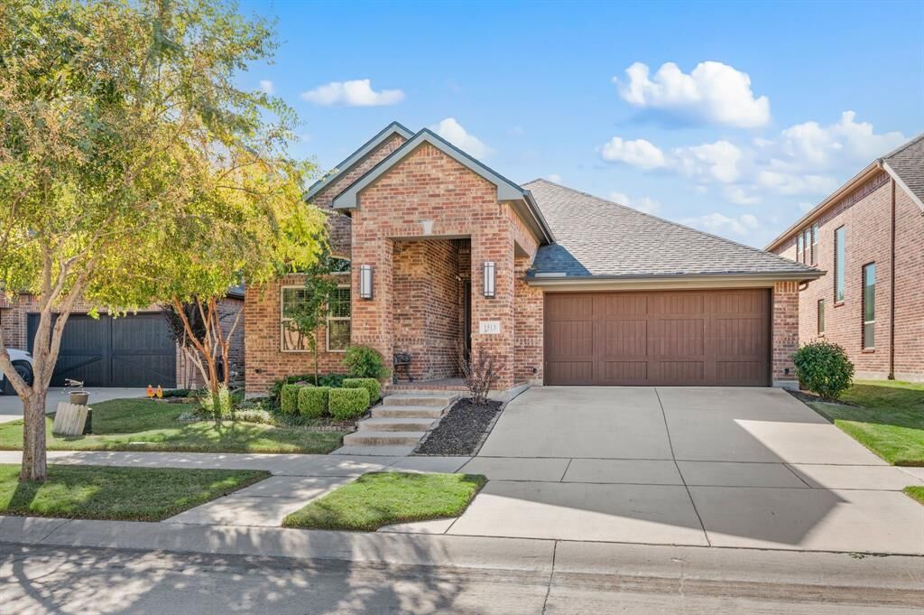 Property Photo:  1513 8th Street  TX 76226 