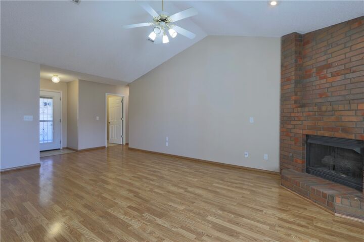 Property Photo: 1325 N Genoa Avenue AR 72704