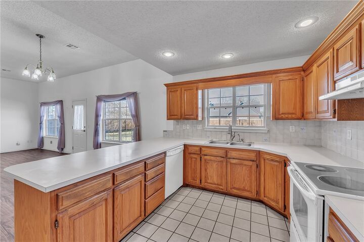 Property Photo: 3407 W Mockingbird Lane AR 72756