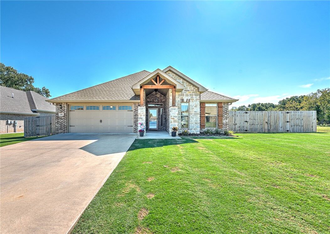 Property Photo:  500 Fox Circle  AR 72751 