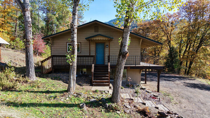 Property Photo: 5015 Highway 227 OR 97541