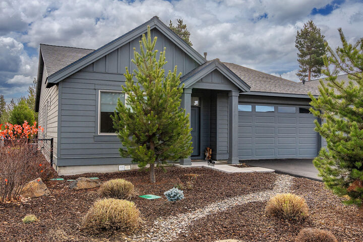 Property Photo:  51952 Settler Drive  OR 97739 