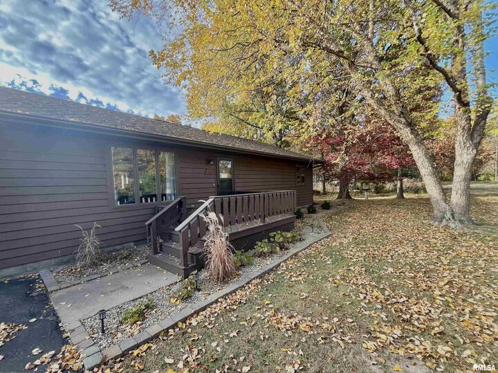 Property Photo: 326 Charter Oak Place IL 61428