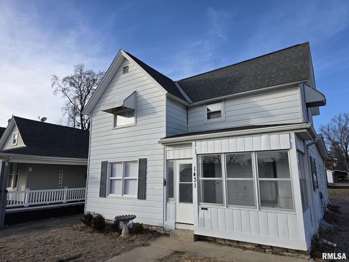 Property Photo:  1431 Spruce Street  IL 62301 