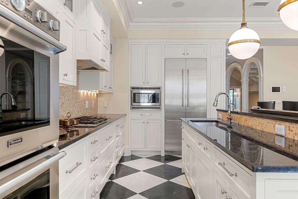 Property Photo:  190 Marlborough C  MA 02116 