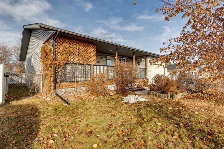 6110 38 Avenue  Stettler AB T0C 2L1 photo