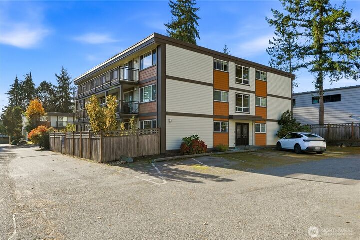 Property Photo:  7503  212th Street SW #B302  WA 98026 