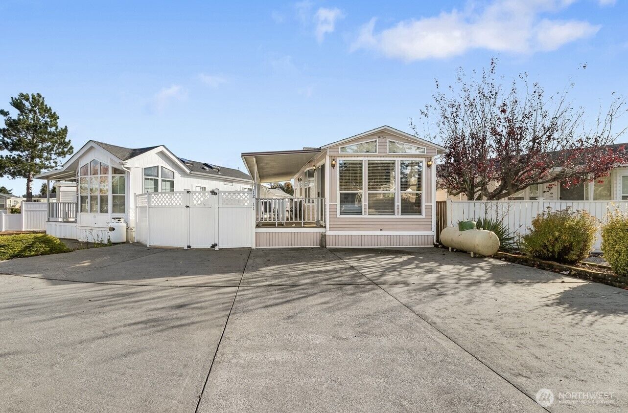 Property Photo: 7704 Birch Bay Drive 1211 WA 98030