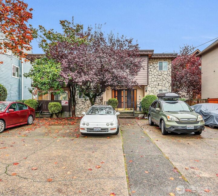 3828  Whitman Avenue N  Seattle WA 98103 photo