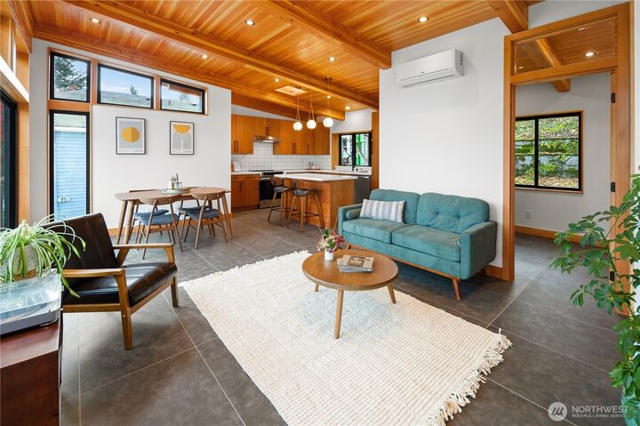 Property Photo:  328 NE 55th Street  WA 98105 