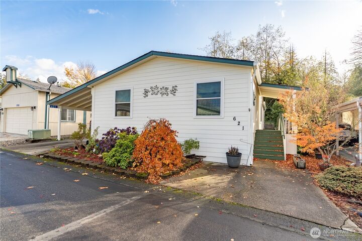 621 NE Saturn Lane  Bremerton WA 98311 photo