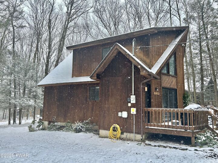 Property Photo: 10 Vista Court PA 18436