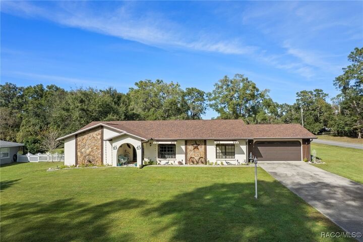 Property Photo: 6545 E Shadow Lane FL 34452