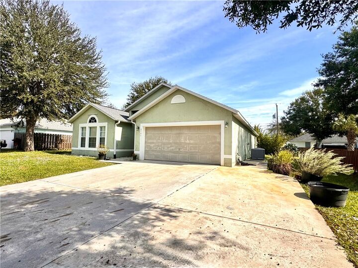 Property Photo: 8746 105th Court FL 32967