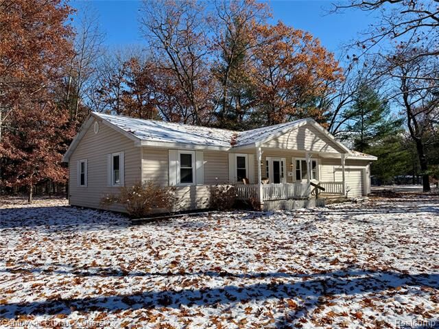 Property Photo:  105 Northern Oaks Drive  MI 48629 