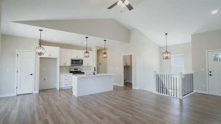 Property Photo: 416 Ridge Court WI 53576