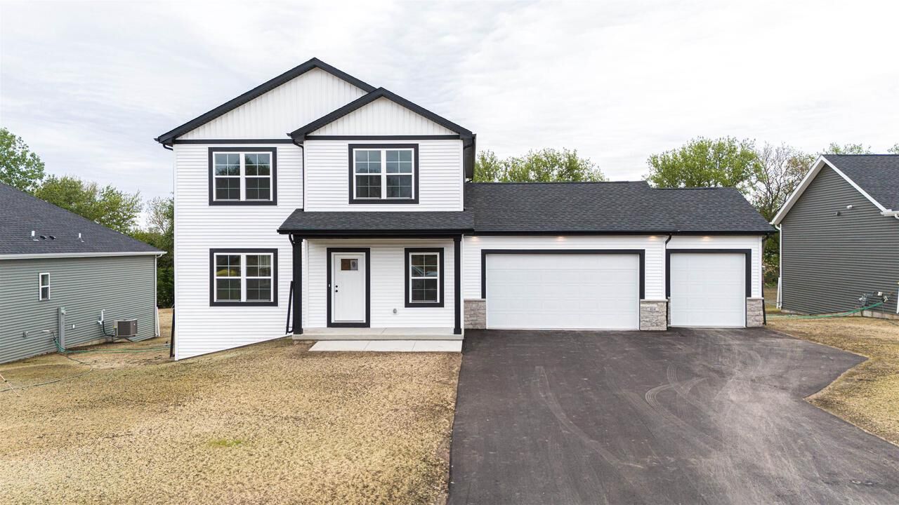 Property Photo:  414 Ridge Court  WI 53576 
