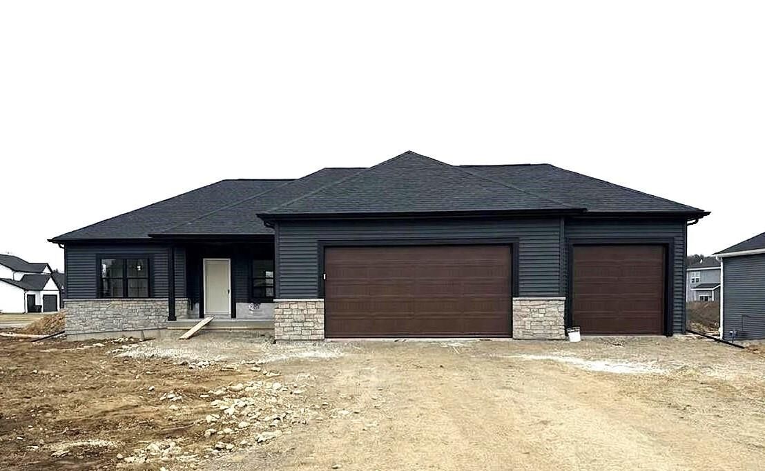 Property Photo:  909 Red Hawk Drive  WI 53563 