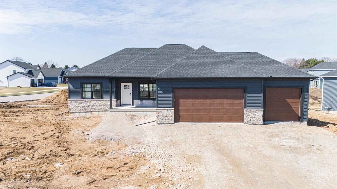 Property Photo:  909 Red Hawk Drive  WI 53563 