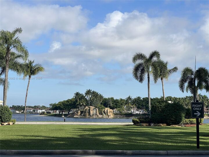 Property Photo: 10720 NW 66th St 308 FL 33178