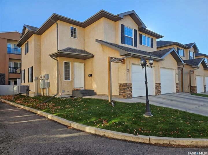 Property Photo:  118 Pawlychenko Lane 30  SK S7V 1J9 