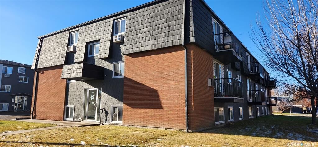 Property Photo: 115 Acadia Drive 10 SK S7H 4T8