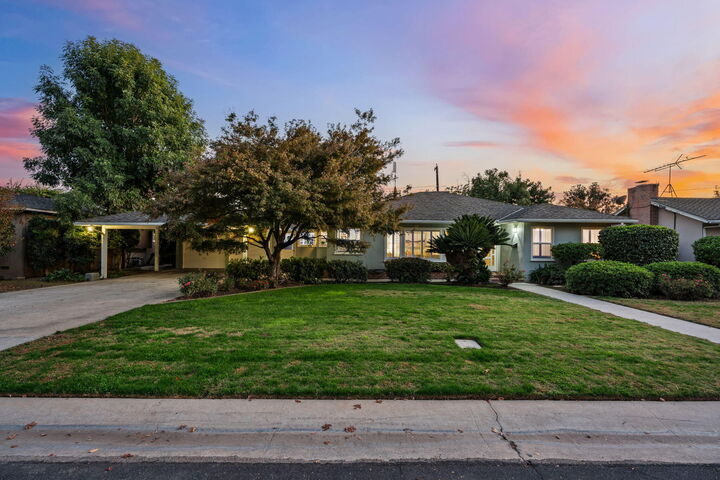 Property Photo: 1613 W Meadow Avenue CA 93277