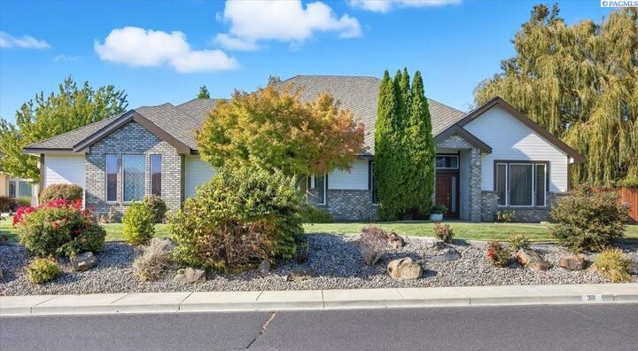 3111 W Canyon Lakes Dr.  Kennewick WA 99337 photo