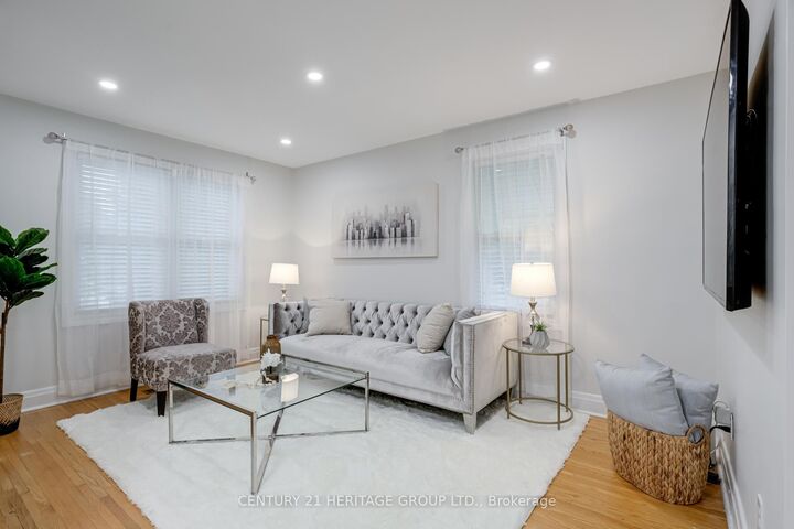 Property Photo:  302 Avenue Road S Main (Upper Level)  ON L3Y 1P2 