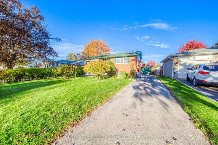 Property Photo:  43 Taylor Road  ON L1S 2X5 