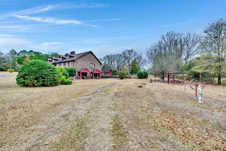 Property Photo: 7511 Dogtown Rd AL 35578