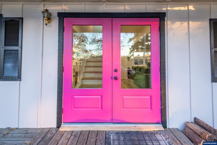 Property Photo: 31095 S 5th St OR 97355