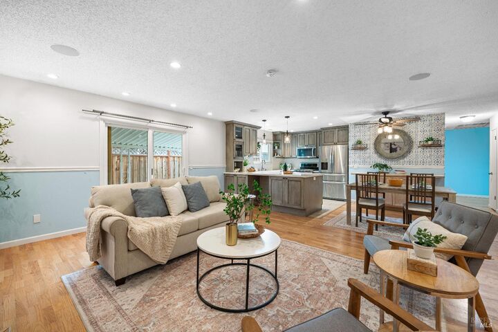 Property Photo:  518 Courtyard Circle  CA 95407 