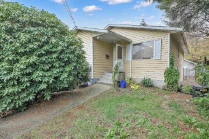 Property Photo: 7381 Grand Street BC V2V 3S3