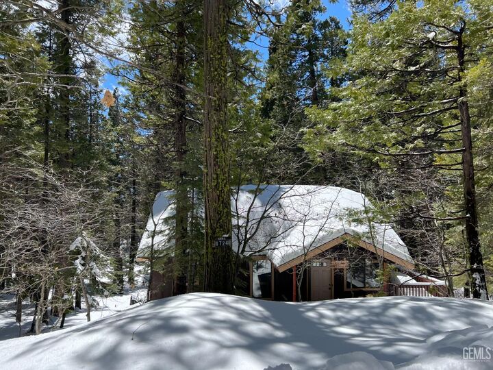 Property Photo: 1724 Alta Sierra Road CA 93285