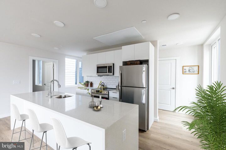 Property Photo:  1130 N Delaware Avenue 2B  PA 19125 