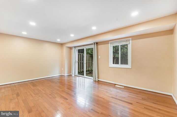 Property Photo: 7432 Larne Lane VA 22079