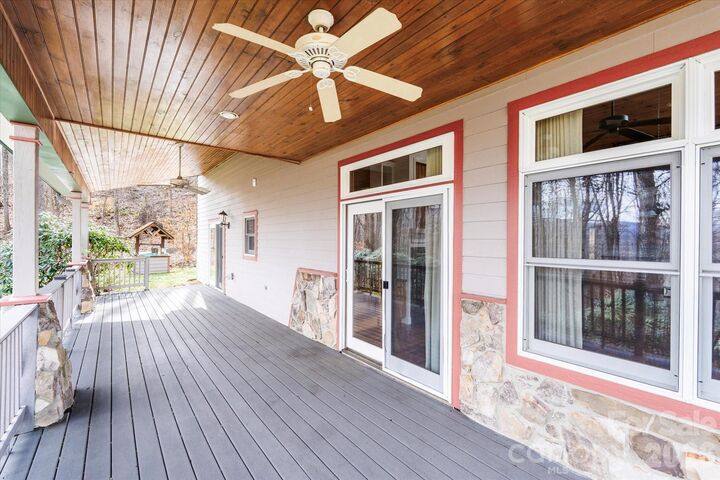 Property Photo:  905 Old Fiddle Road  NC 28786 