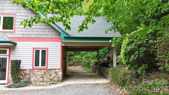 Property Photo:  905 Old Fiddle Road  NC 28786 